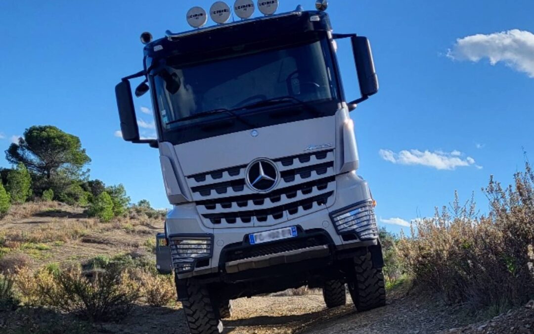 Équipements camion d’expédition : les 10 indispensables pour voyager loin